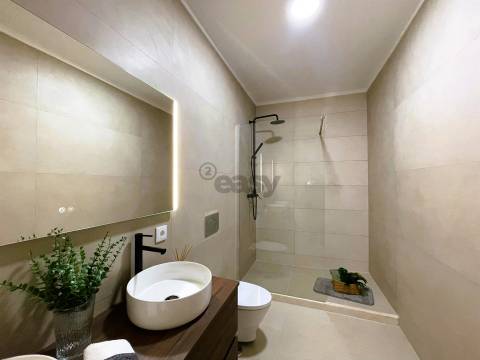 T3 Totalmente Remodelado com Varanda e Suite – Pronto a Habitar