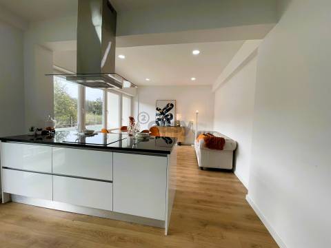 T3 Totalmente Remodelado com Varanda e Suite – Pronto a Habitar