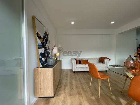 T3 Totalmente Remodelado com Varanda e Suite – Pronto a Habitar