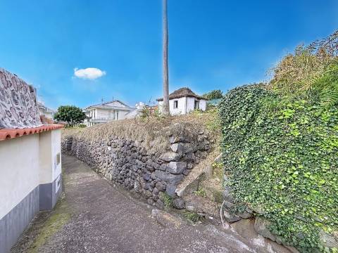 Moradia Devoluta T3 Venda em Arco da Calheta,Calheta (Madeira)
