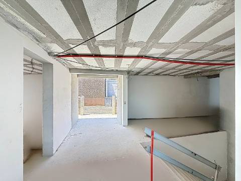 Moradia Minimalista de Luxo com Vista Panorâmica – Calheta