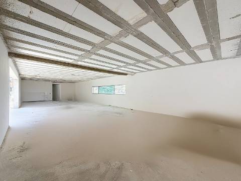 Moradia Minimalista de Luxo com Vista Panorâmica – Calheta