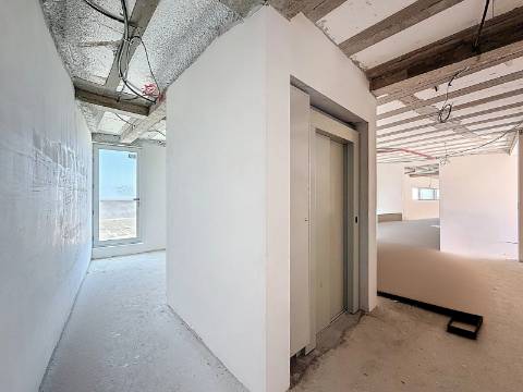 Moradia Minimalista de Luxo com Vista Panorâmica – Calheta