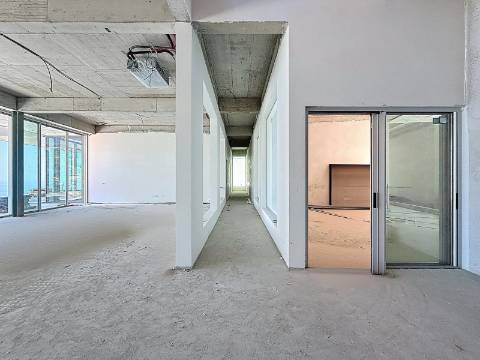 Moradia Minimalista de Luxo com Vista Panorâmica – Calheta