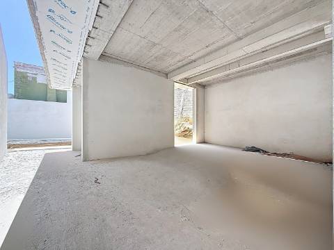 Moradia Minimalista de Luxo com Vista Panorâmica – Calheta