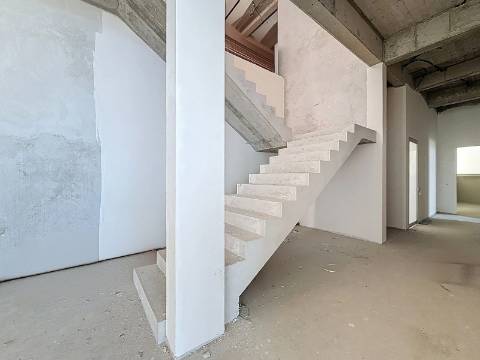 Moradia Minimalista de Luxo com Vista Panorâmica – Calheta