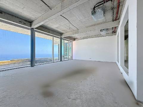 Moradia Minimalista de Luxo com Vista Panorâmica – Calheta