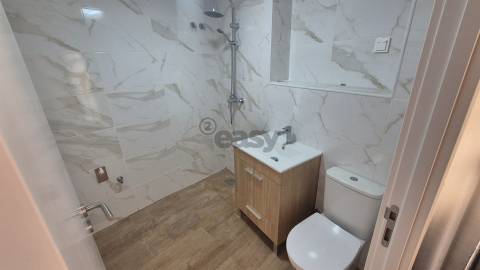 Armazém/comércio com 60m2 em Arroios com hipótese de transformação