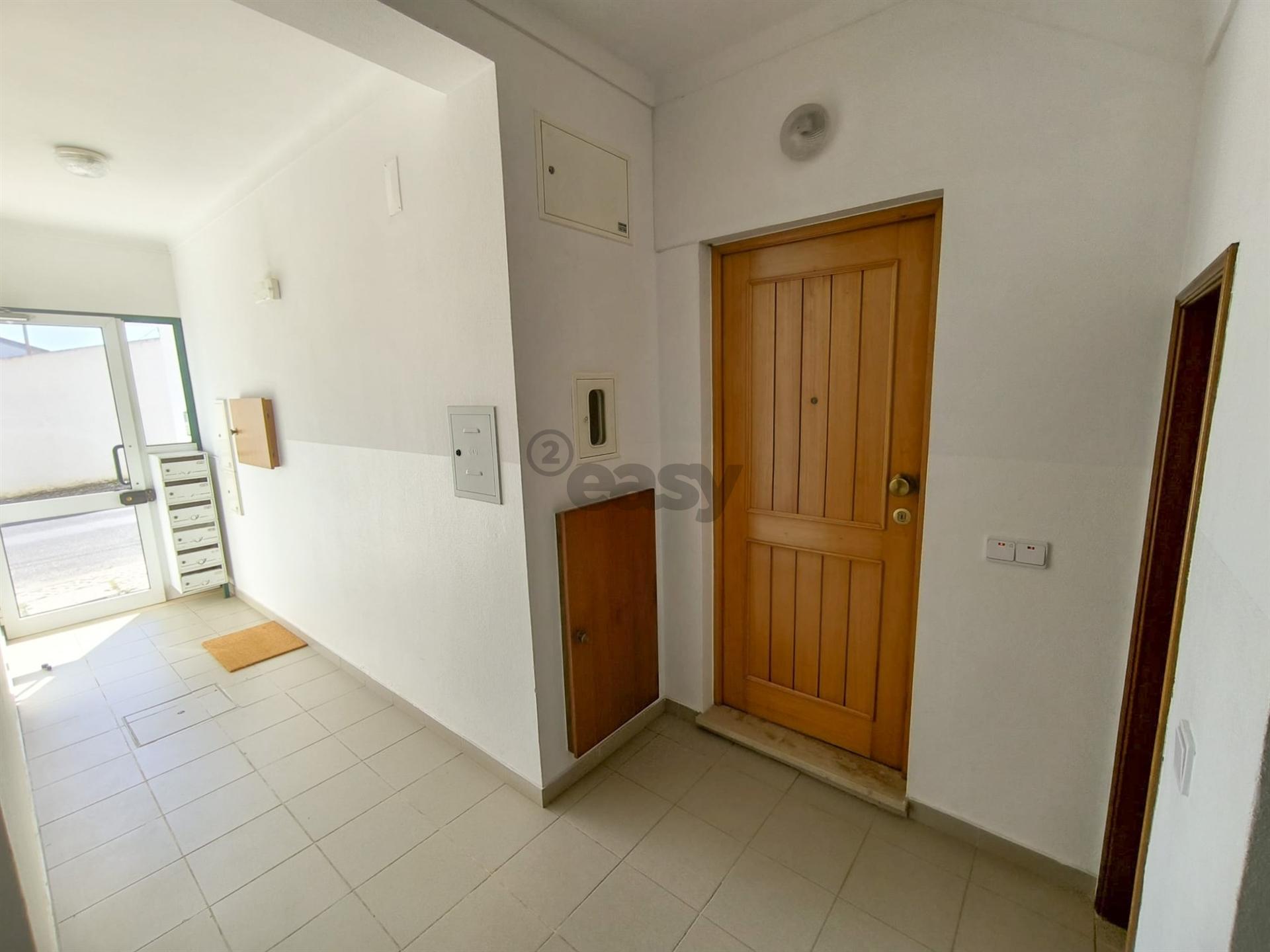 Apartamento T2 Mobilado com Logradouro Privativo em Ermidas Sado