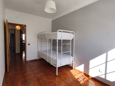 Apartamento T2 Mobilado com Logradouro Privativo em Ermidas Sado