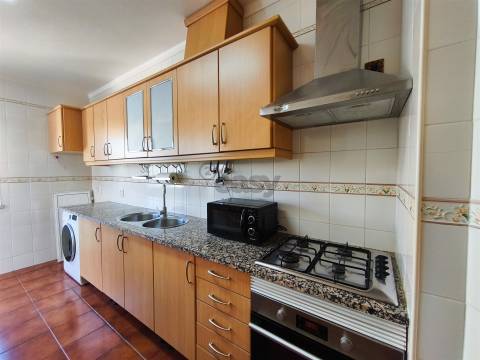 Apartamento T2 Mobilado com Logradouro Privativo em Ermidas Sado