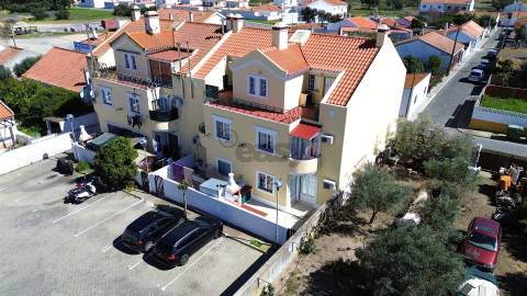 Apartamento T2 Mobilado com Logradouro Privativo em Ermidas Sado