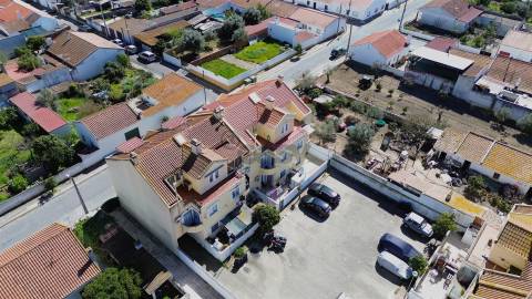 Apartamento T2 Mobilado com Logradouro Privativo em Ermidas Sado