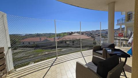 Apartamento T2 em Azueira