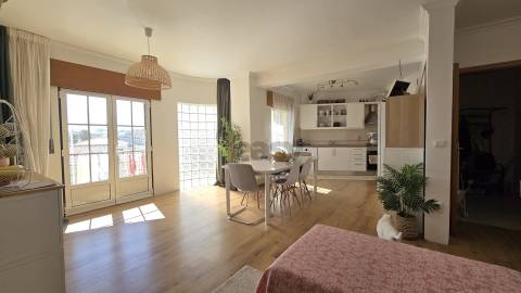 Apartamento T2 em Azueira