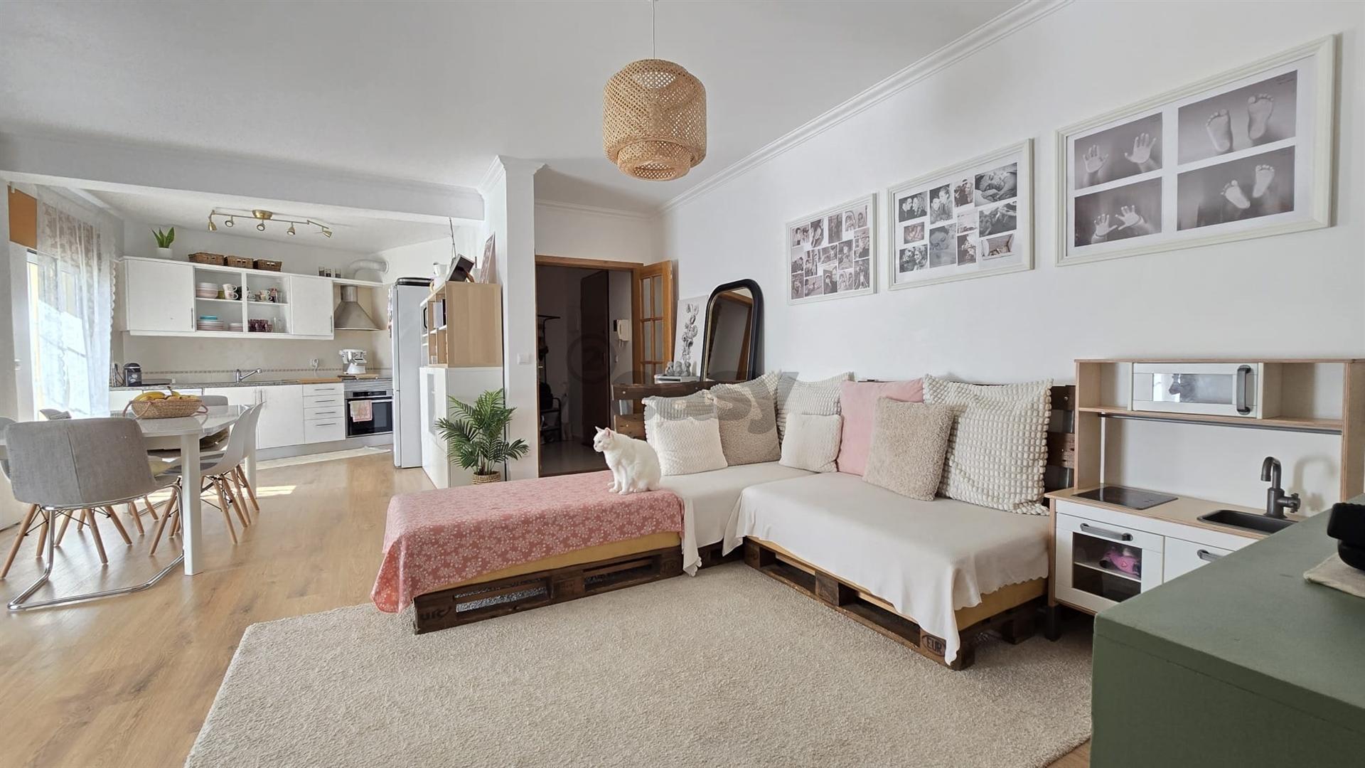 Apartamento T2 em Azueira