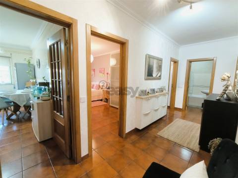 Apartamento T3 com Arrecadação e Terraço Comum em Ermidas Sado