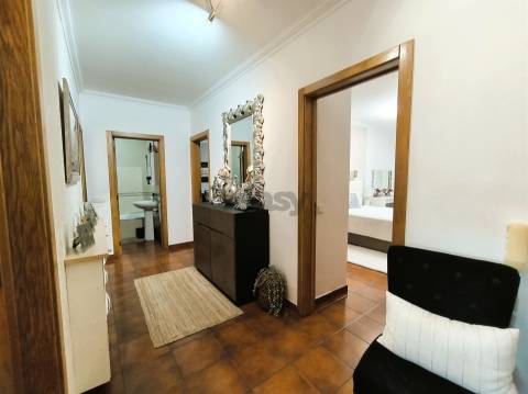 Apartamento T3 com Arrecadação e Terraço Comum em Ermidas Sado
