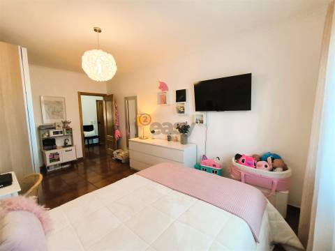 Apartamento T3 com Arrecadação e Terraço Comum em Ermidas Sado