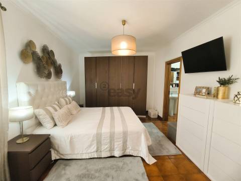 Apartamento T3 com Arrecadação e Terraço Comum em Ermidas Sado