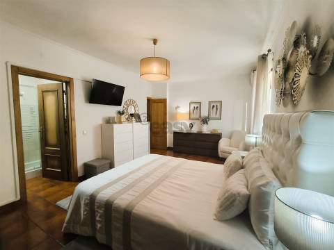 Apartamento T3 com Arrecadação e Terraço Comum em Ermidas Sado