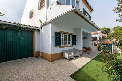 Moradia Isolada T3 com Piscina em Sesimbra