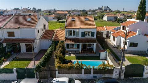 Moradia Isolada T3 com Piscina em Sesimbra