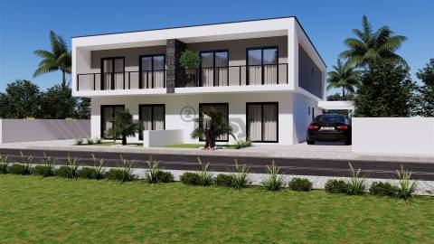 Moradia T4 geminada com piscina em Fernão Ferro