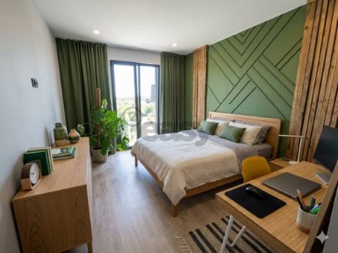 Moradia em remodelação T2+1 em Azueira