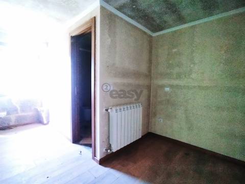 Casa de Pedra com Terreno em Covas