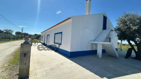 Quinta T3 com 3.780m2 Terreno, Pomar, Poço e Tranquilidade a 50 minutos de Lisboa em Vendas Novas