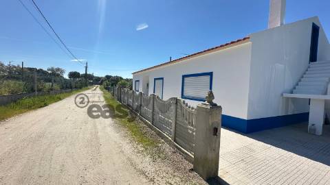 Quinta T3 com 3.780m2 Terreno, Pomar, Poço e Tranquilidade a 50 minutos de Lisboa em Vendas Novas