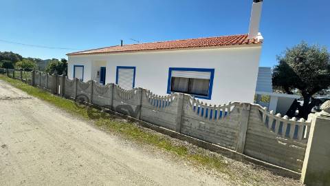 Quinta T3 com 3.780m2 Terreno, Pomar, Poço e Tranquilidade a 50 minutos de Lisboa em Vendas Novas