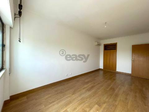 T2 na Venda Nova | A 300m do Metro Amadora Este | Pronto a Habitar