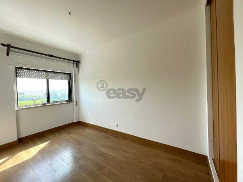T2 na Venda Nova | A 300m do Metro Amadora Este | Pronto a Habitar
