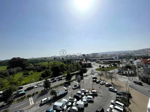 T2 na Venda Nova | A 300m do Metro Amadora Este | Pronto a Habitar