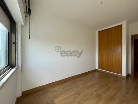 T2 na Venda Nova | A 300m do Metro Amadora Este | Pronto a Habitar