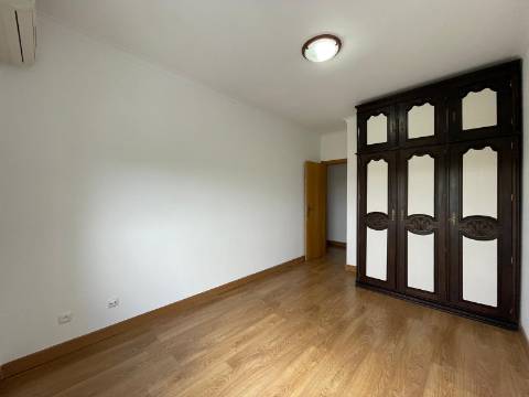 T2 na Venda Nova | A 300m do Metro Amadora Este | Pronto a Habitar