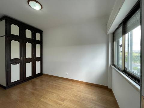 T2 na Venda Nova | A 300m do Metro Amadora Este | Pronto a Habitar