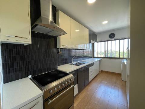 T2 na Venda Nova | A 300m do Metro Amadora Este | Pronto a Habitar