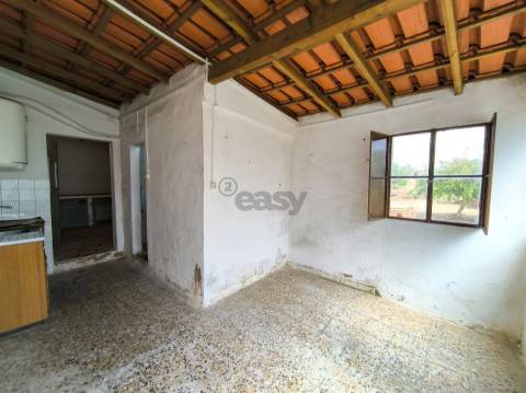 Moradia T2 inserida em lote com 849m2 em Ermidas-Sado