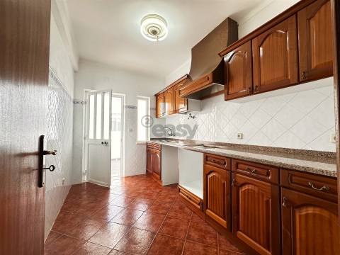 Apartamento T2 Rés do Chão em Borba – Excelente Estado, Potencial T3 e Localização Premium