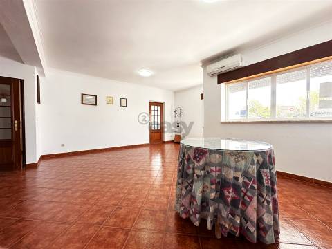 Apartamento T2 Rés do Chão em Borba – Excelente Estado, Potencial T3 e Localização Premium