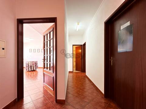 Apartamento T2 Rés do Chão em Borba – Excelente Estado, Potencial T3 e Localização Premium