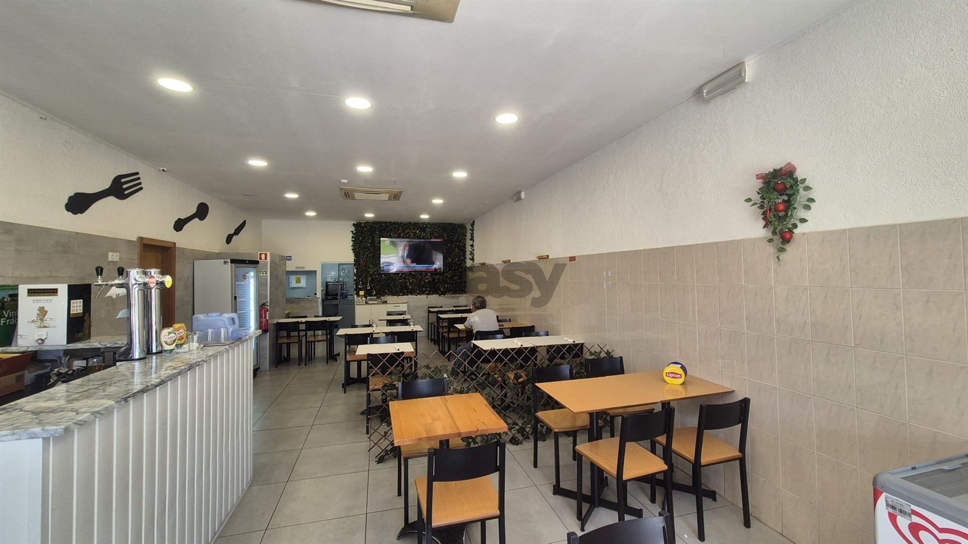 Café/Restaurante para trespasse no Catujal, Loures