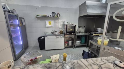 Café/Restaurante para trespasse no Catujal, Loures