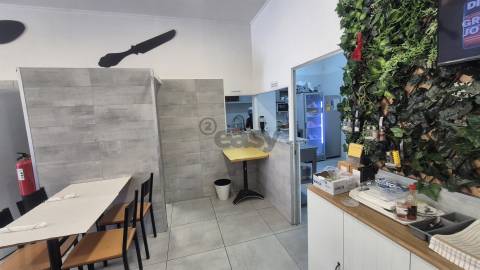 Café/Restaurante para trespasse no Catujal, Loures