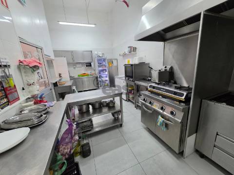 Café/Restaurante para trespasse no Catujal, Loures