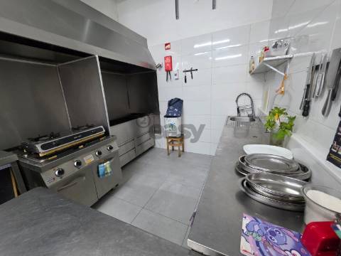 Café/Restaurante para trespasse no Catujal, Loures