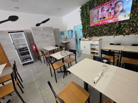 Café/Restaurante para trespasse no Catujal, Loures
